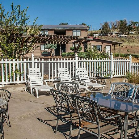 Econo Lodge Inn & Suites מדרס מראה חיצוני תמונה