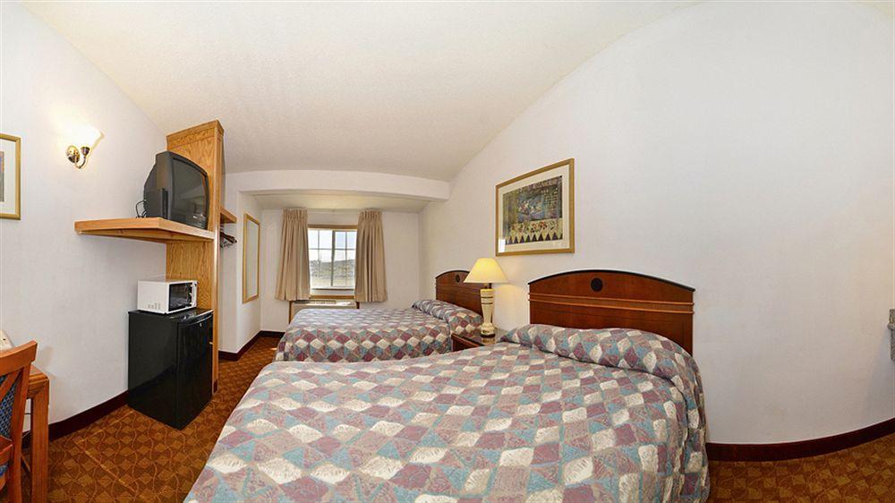Econo Lodge Inn & Suites מדרס מראה חיצוני תמונה
