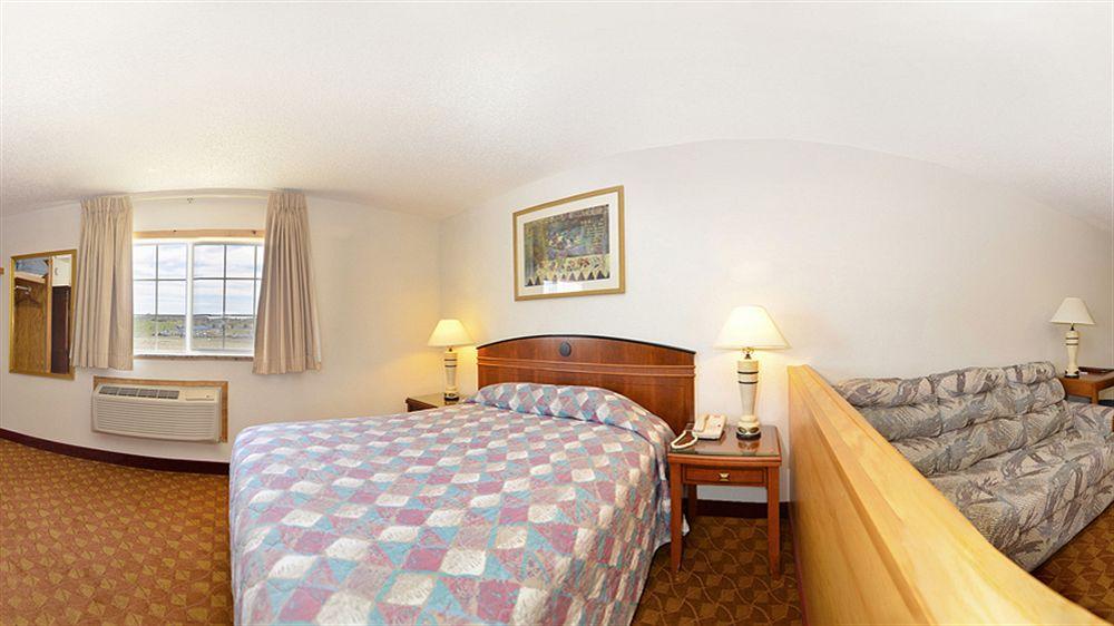 Econo Lodge Inn & Suites מדרס מראה חיצוני תמונה