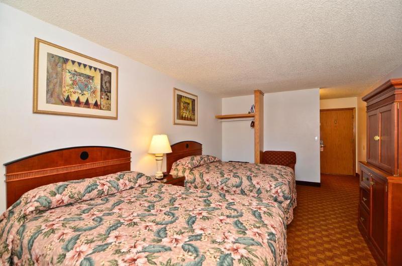 Econo Lodge Inn & Suites מדרס מראה חיצוני תמונה