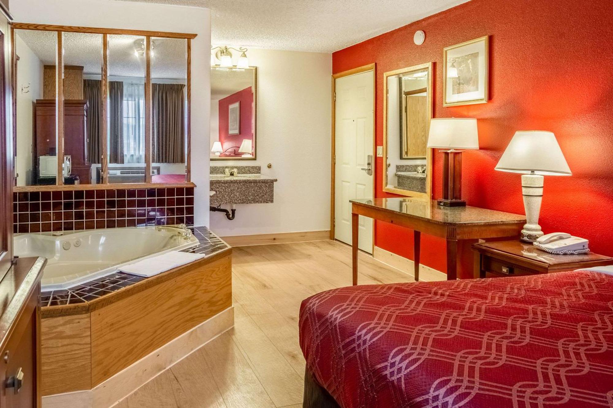 Econo Lodge Inn & Suites מדרס מראה חיצוני תמונה