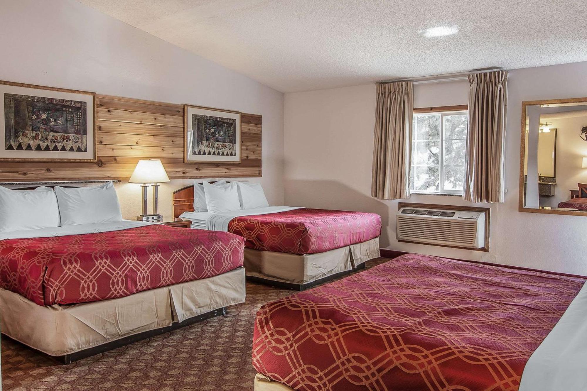 Econo Lodge Inn & Suites מדרס מראה חיצוני תמונה