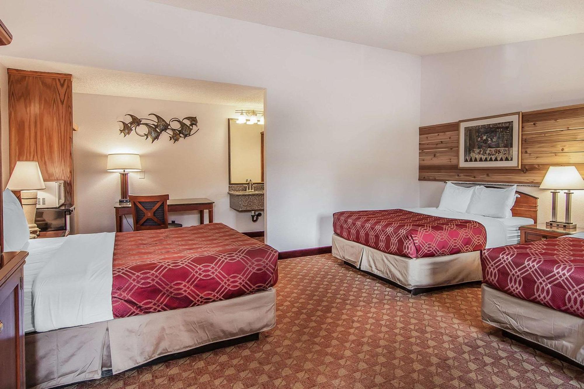 Econo Lodge Inn & Suites מדרס מראה חיצוני תמונה