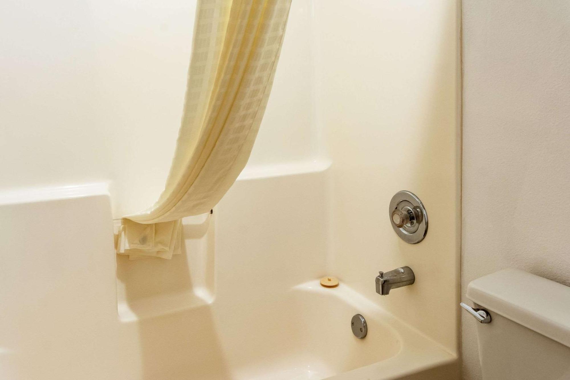 Econo Lodge Inn & Suites מדרס מראה חיצוני תמונה