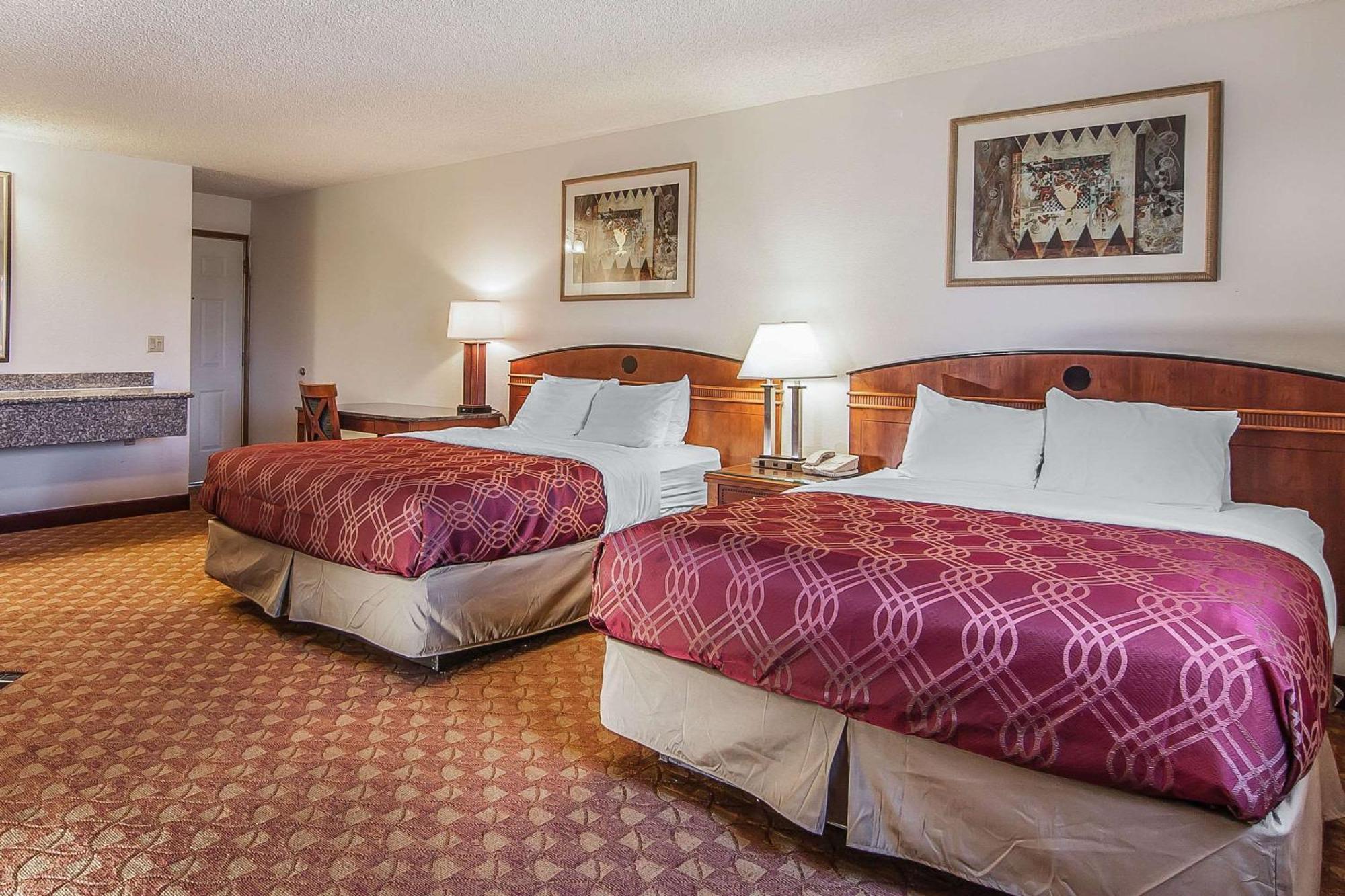 Econo Lodge Inn & Suites מדרס מראה חיצוני תמונה
