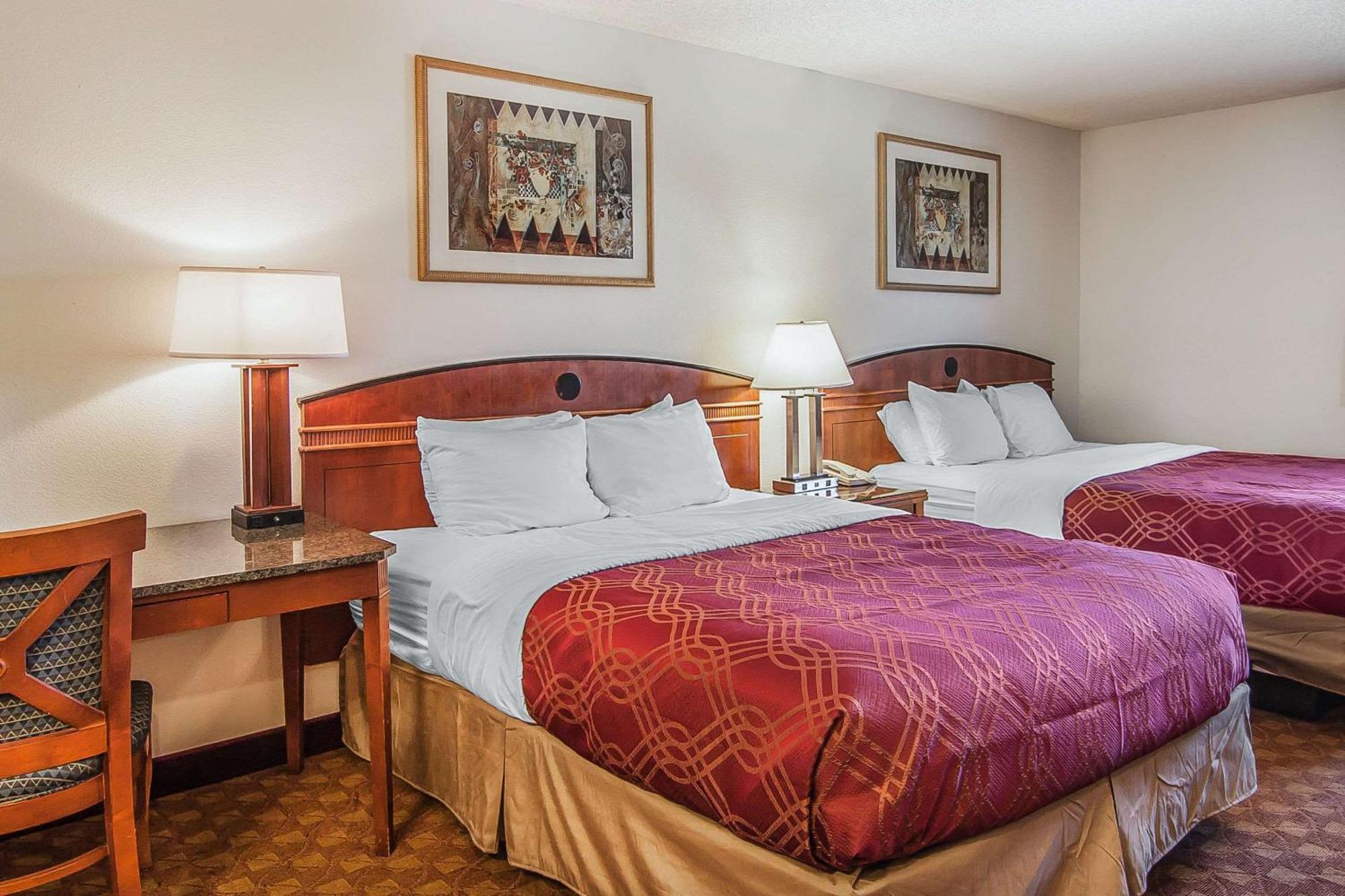 Econo Lodge Inn & Suites מדרס מראה חיצוני תמונה