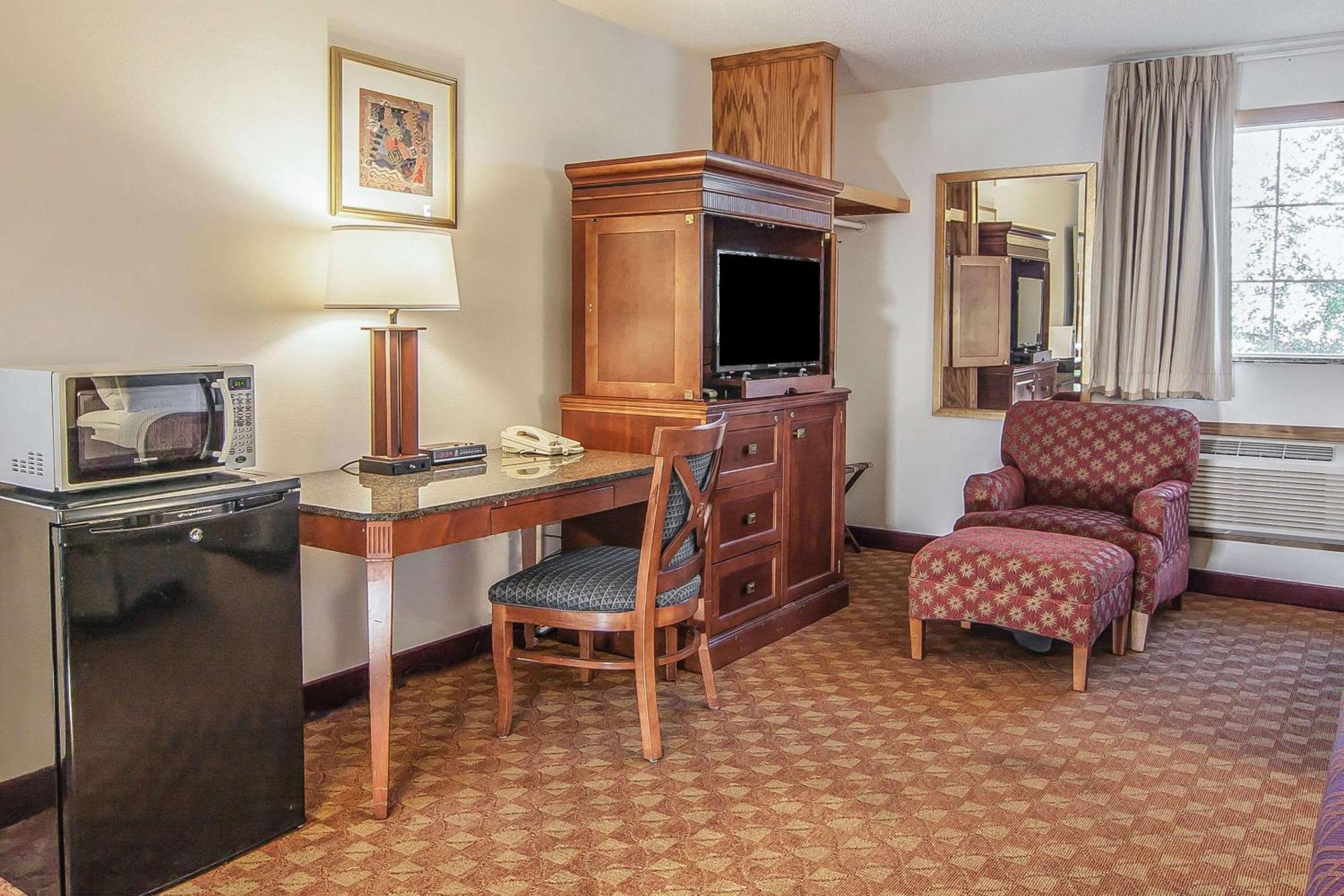 Econo Lodge Inn & Suites מדרס מראה חיצוני תמונה