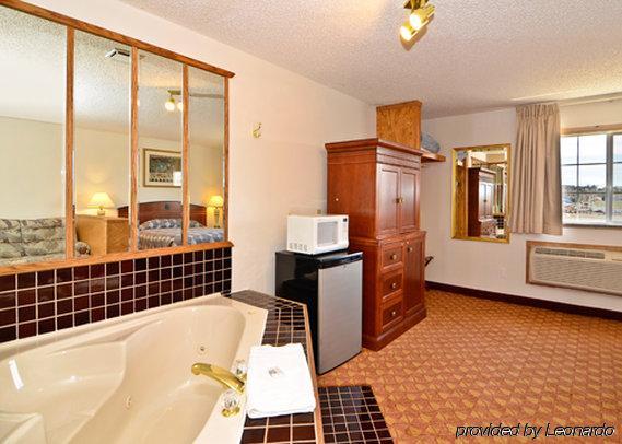 Econo Lodge Inn & Suites מדרס חדר תמונה