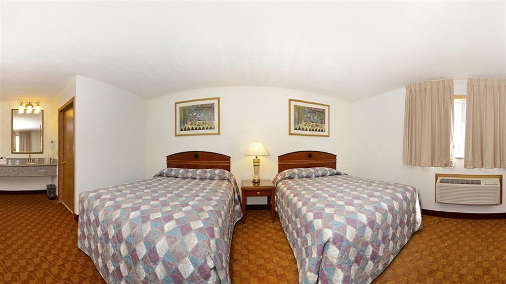 Econo Lodge Inn & Suites מדרס מראה חיצוני תמונה