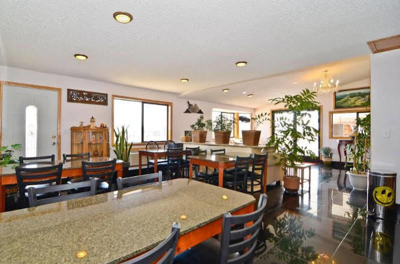 Econo Lodge Inn & Suites מדרס מראה חיצוני תמונה