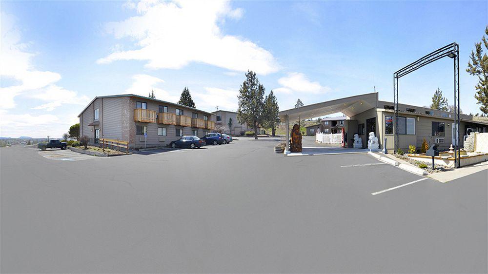 Econo Lodge Inn & Suites מדרס מראה חיצוני תמונה